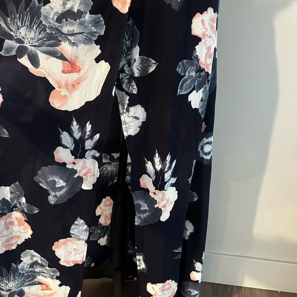 NWT Floral V-Neck Maxi Dress - Picture 2 of 5